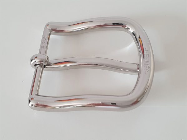 Boucle de ceinture Hermès en métal argentéBoucle de ceinture Hermès en métal argenté