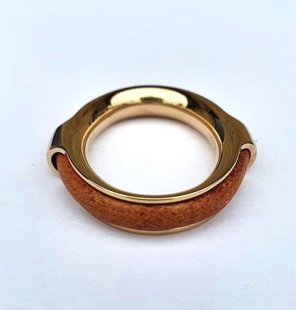 Pendentif ou anneau de foulard Hermès Kyoto en métal doré et cuir