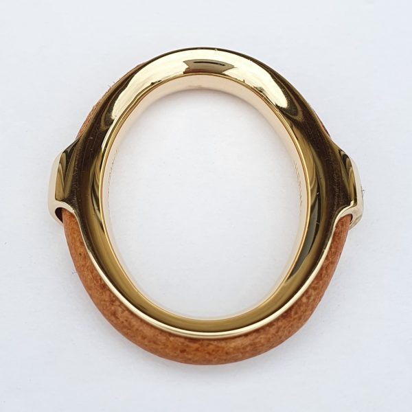 Pendentif ou anneau de foulard Hermès Kyoto en métal doré et cuir
