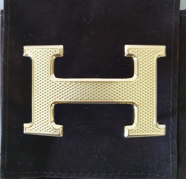 Boucle de ceinture Hermès H en métal doré guillochéBoucle de ceinture Hermès H en métal doré guilloché
